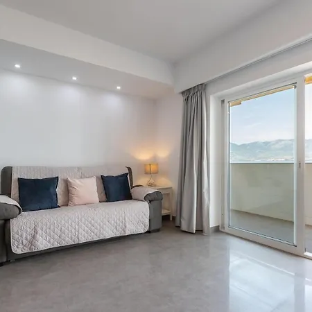 Penthouse With Private Pool Apartment *